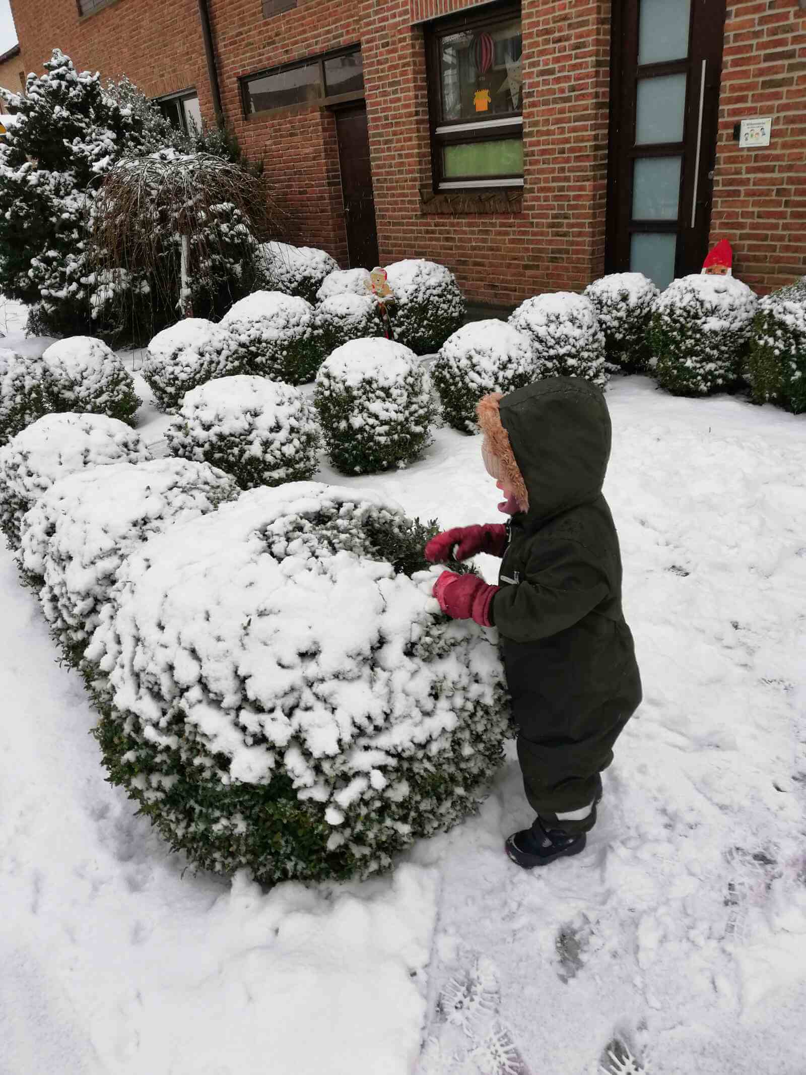 Kindertagespflege Johannisbaerchen in Detmold Pivitsheide Winterspiel im Schnee